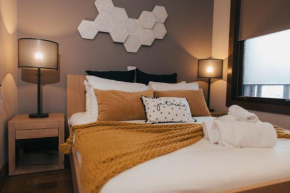 Lake Resort Suite: Views & Amenities